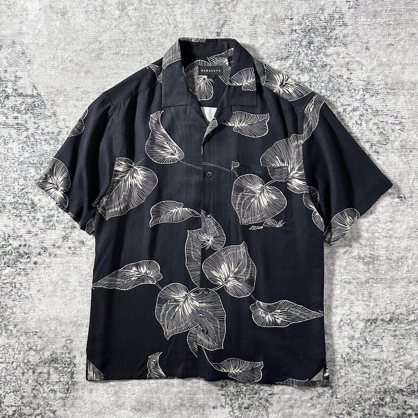 BARACUTA 100% Silk Black Leaf Print Short Sleeve Open Collar Shirt – M
