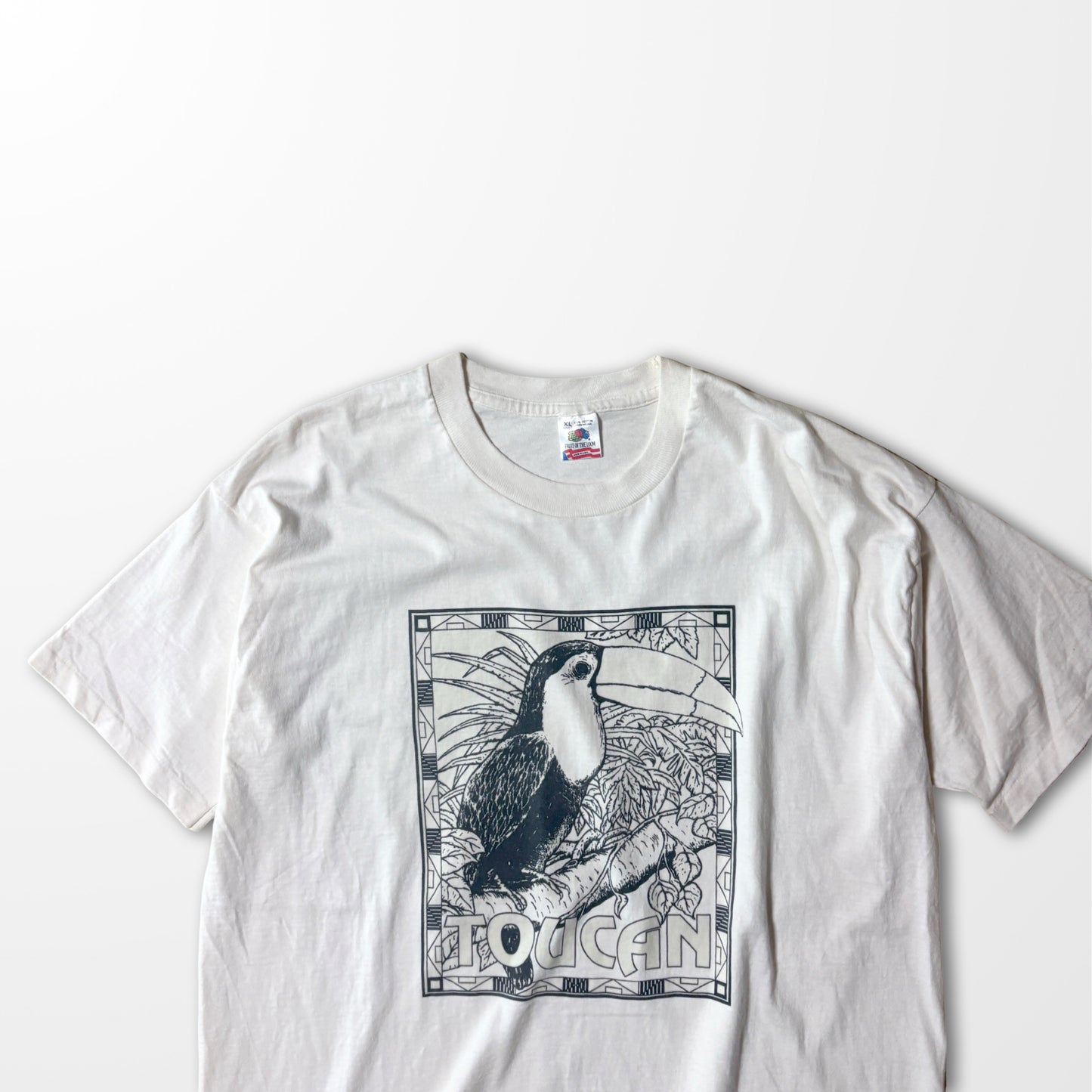 Fade Toucan Print Tee / Vintage Animal Art T-shirt