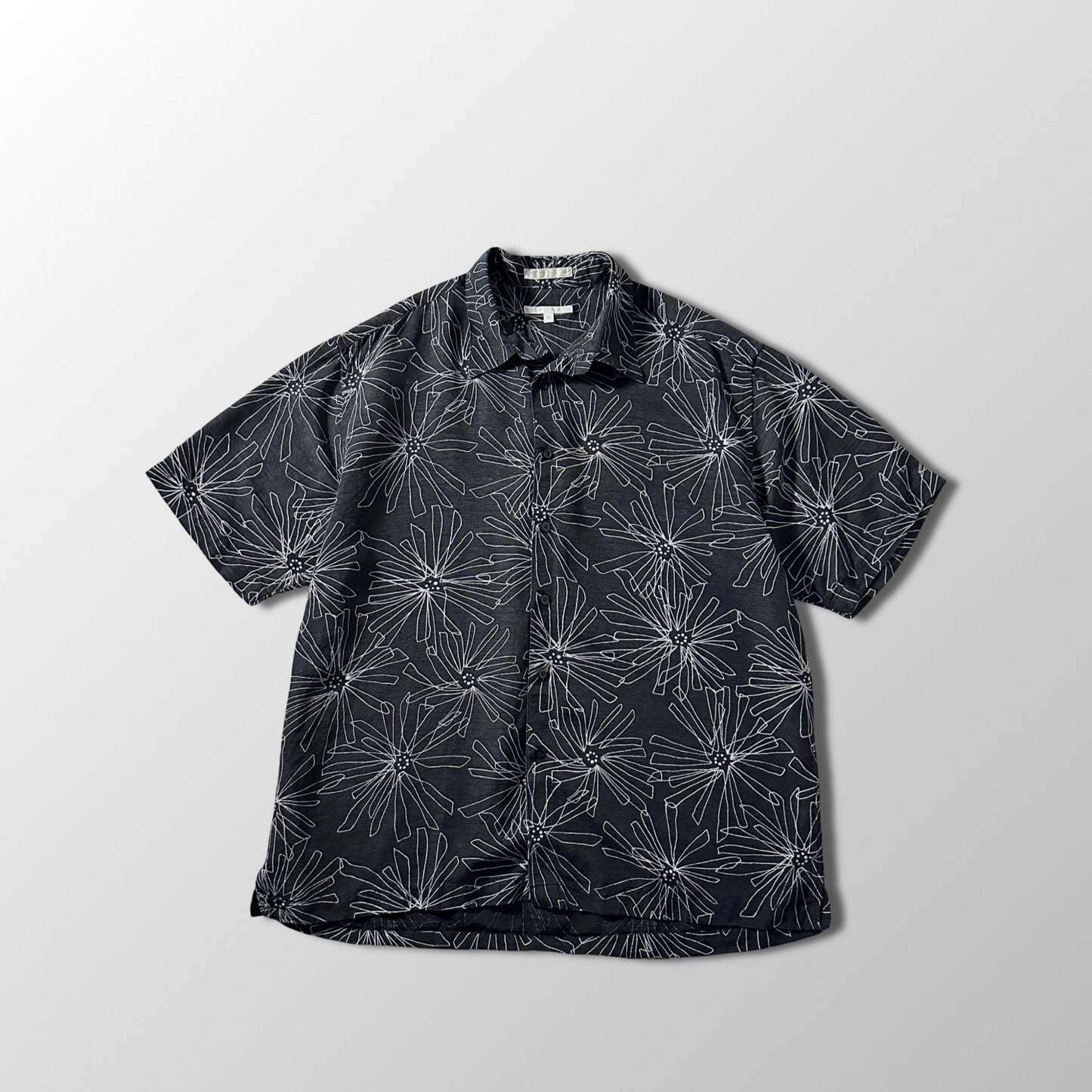 Black Floral Line Pattern Short Sleeve Shirt / Size XL