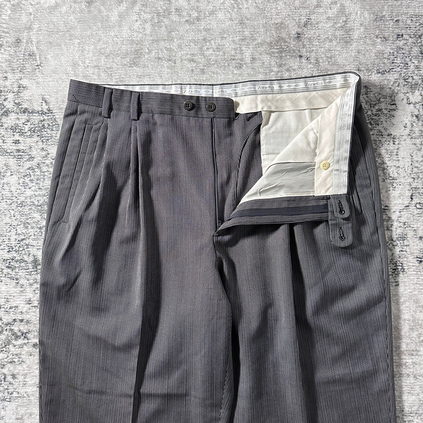 Zanella 100% Wool Gray Pinstripe Pleated Trousers – 36