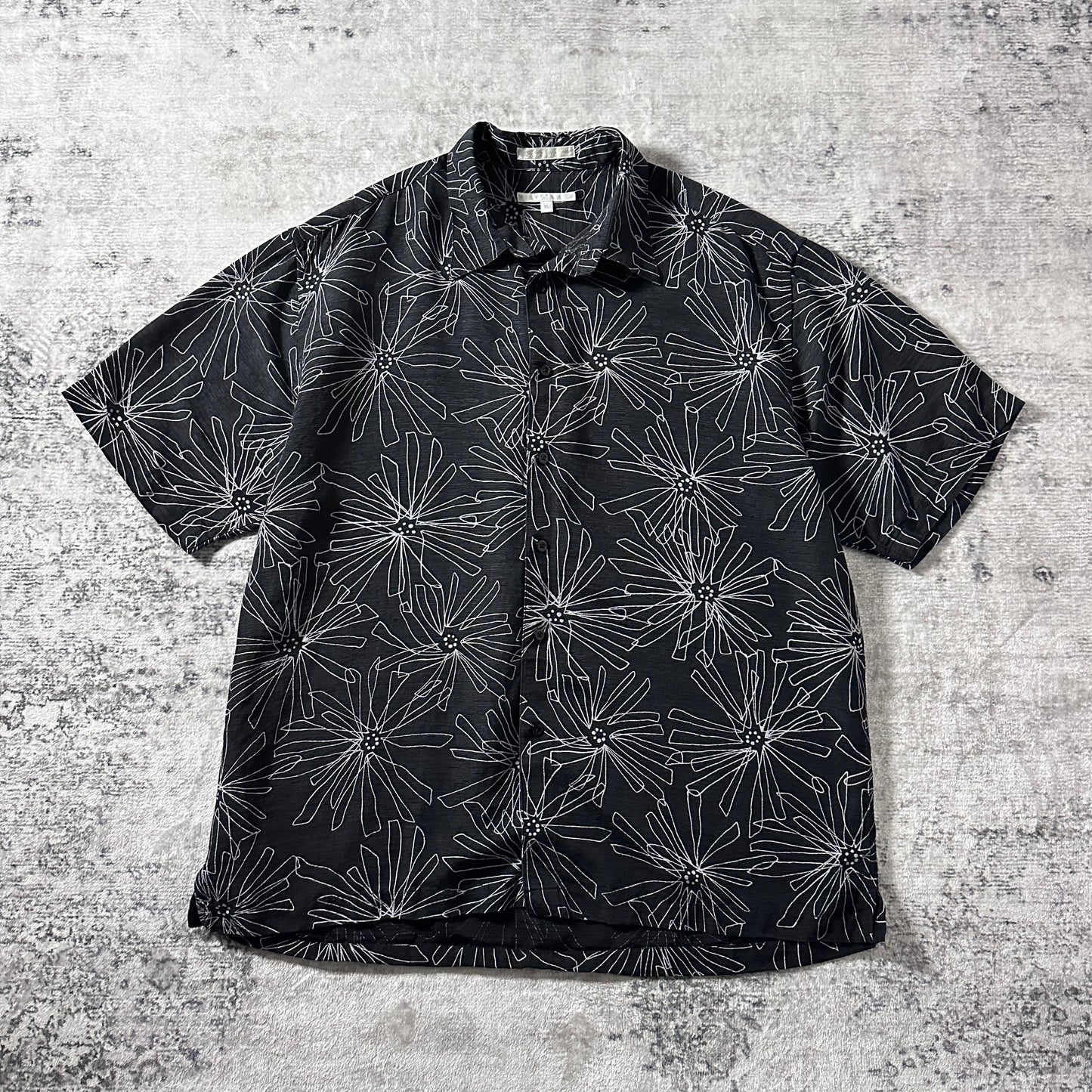 Black Floral Line Pattern Short Sleeve Shirt / Size XL