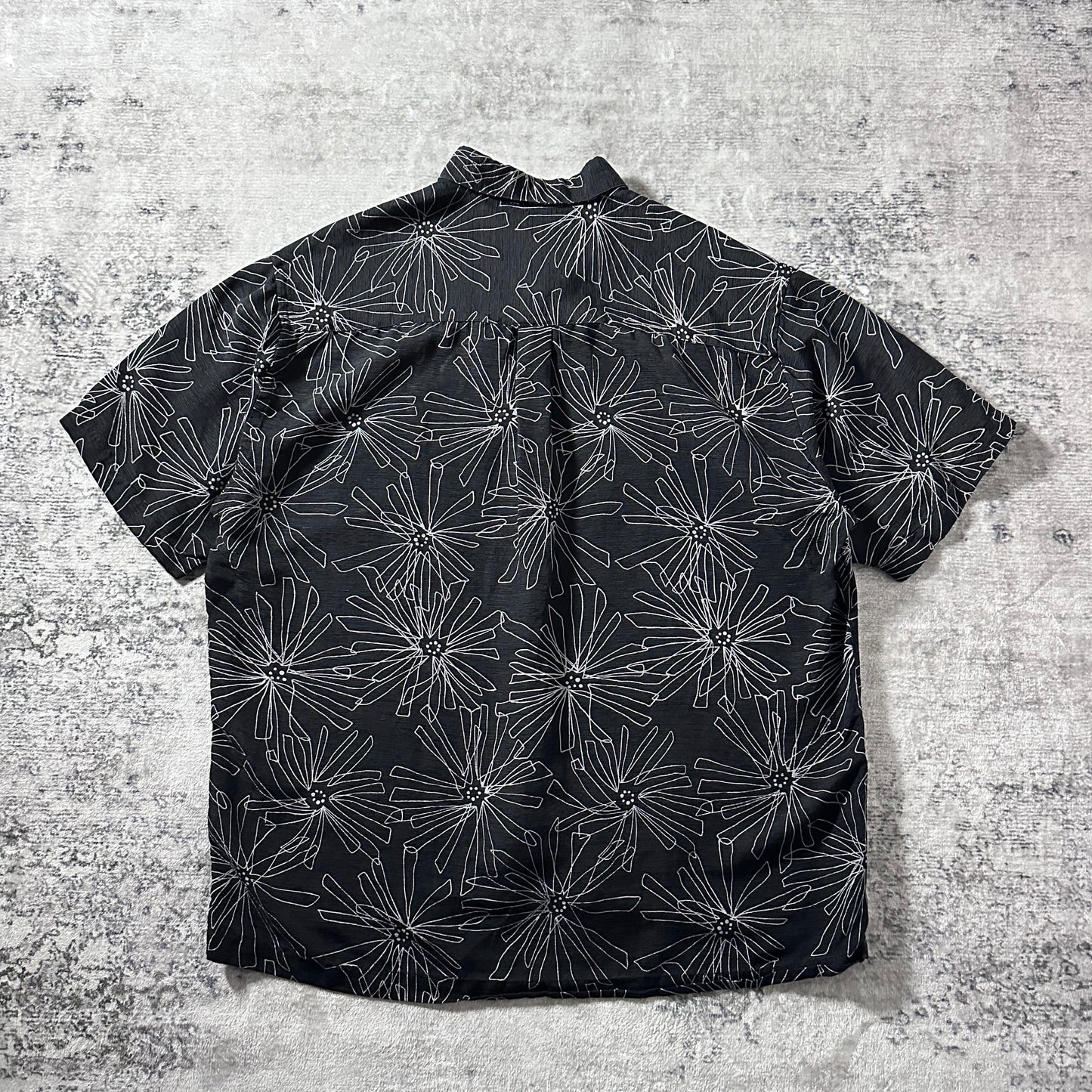 Black Floral Line Pattern Short Sleeve Shirt / Size XL
