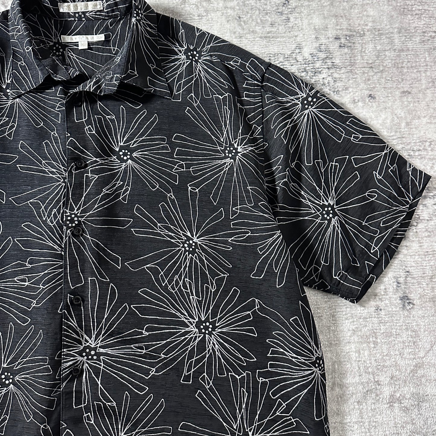 Black Floral Line Pattern Short Sleeve Shirt / Size XL