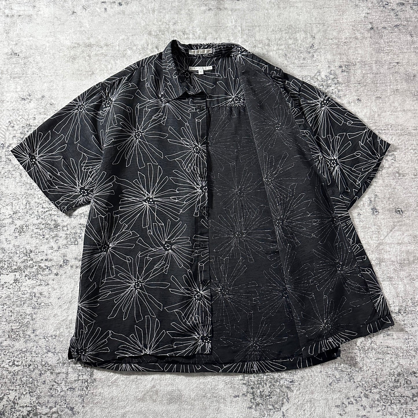 Black Floral Line Pattern Short Sleeve Shirt / Size XL