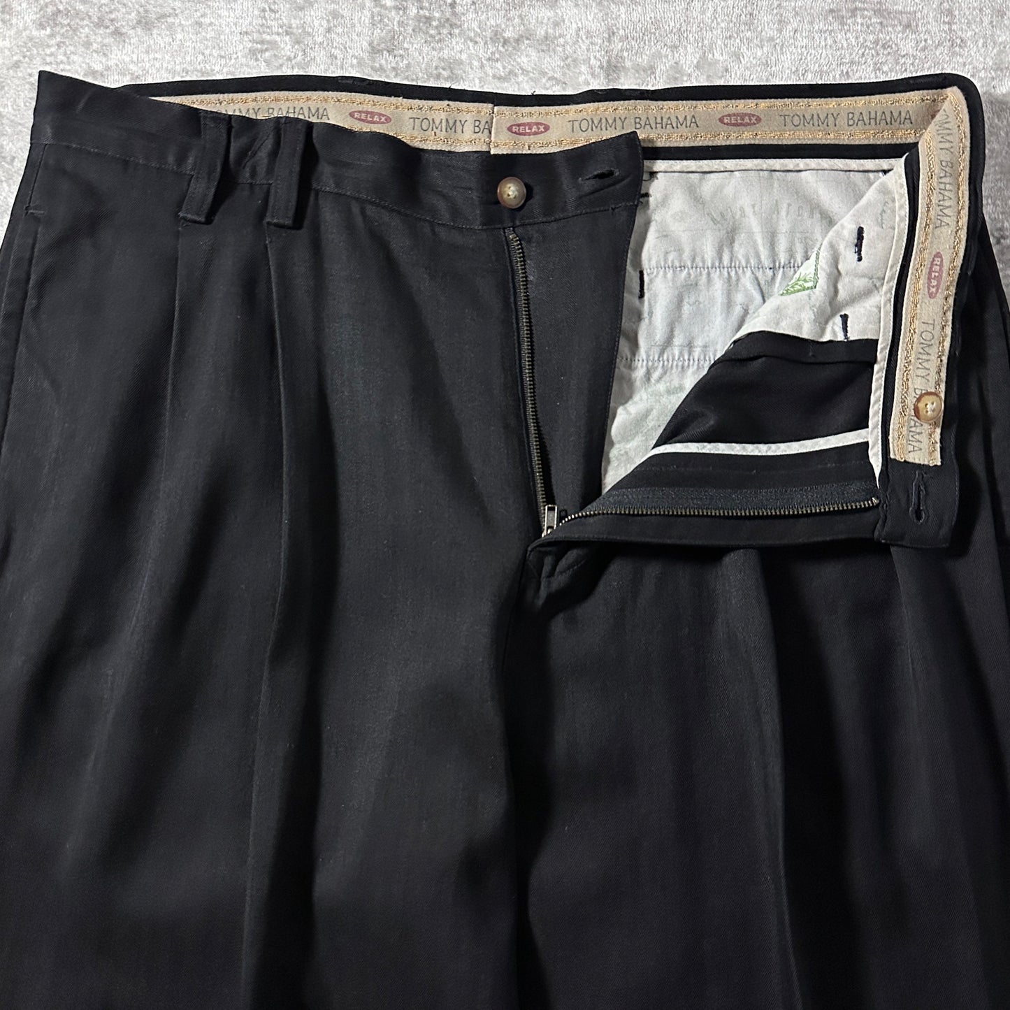 Tommy Bahama  100% Silk Black Pleated Trousers – 36