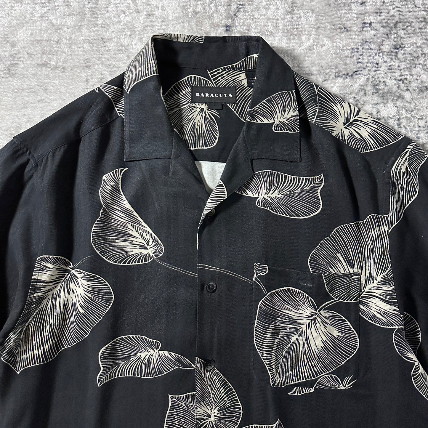 BARACUTA 100% Silk Black Leaf Print Short Sleeve Open Collar Shirt – M