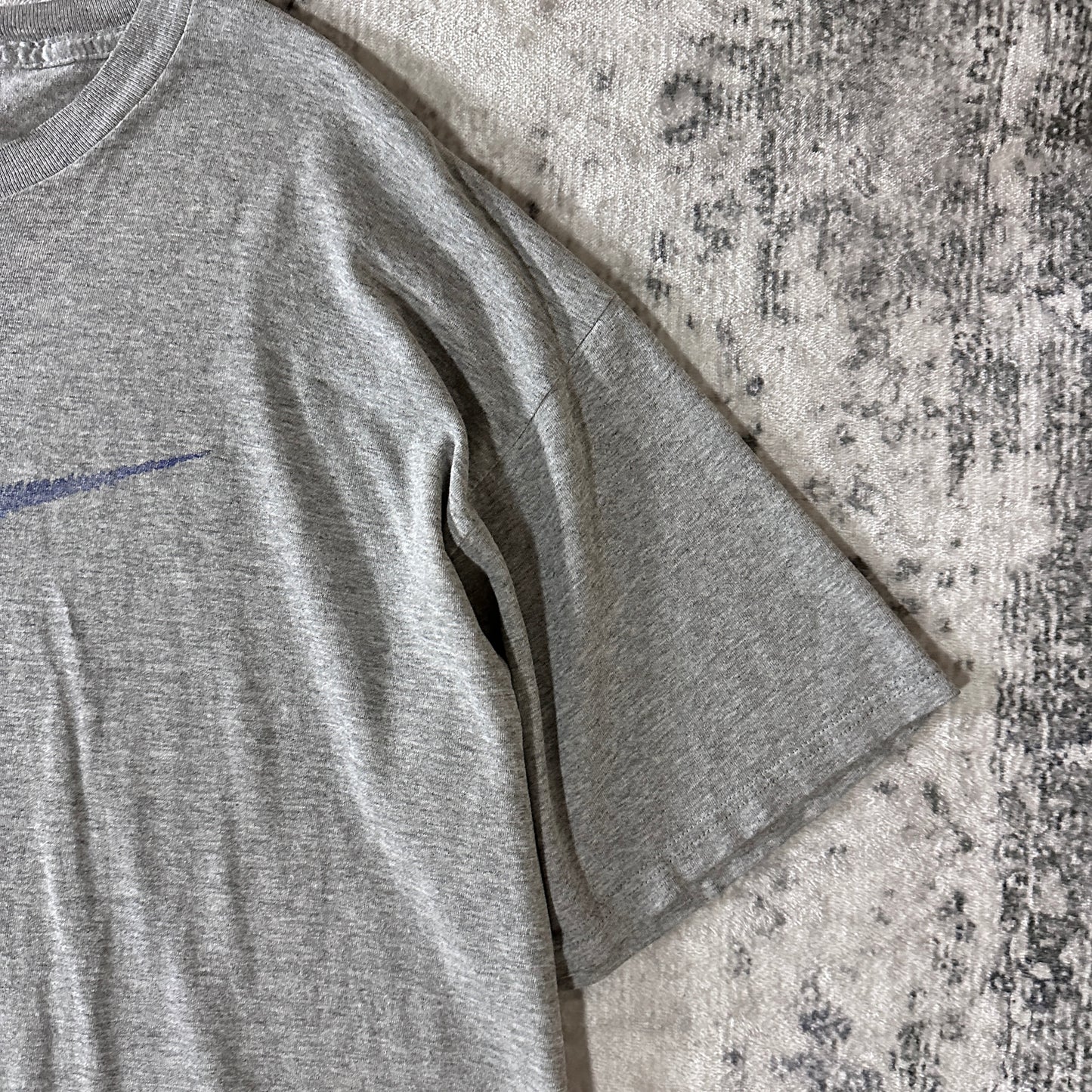 Nike Center Swoosh Heather Gray T-Shirt L