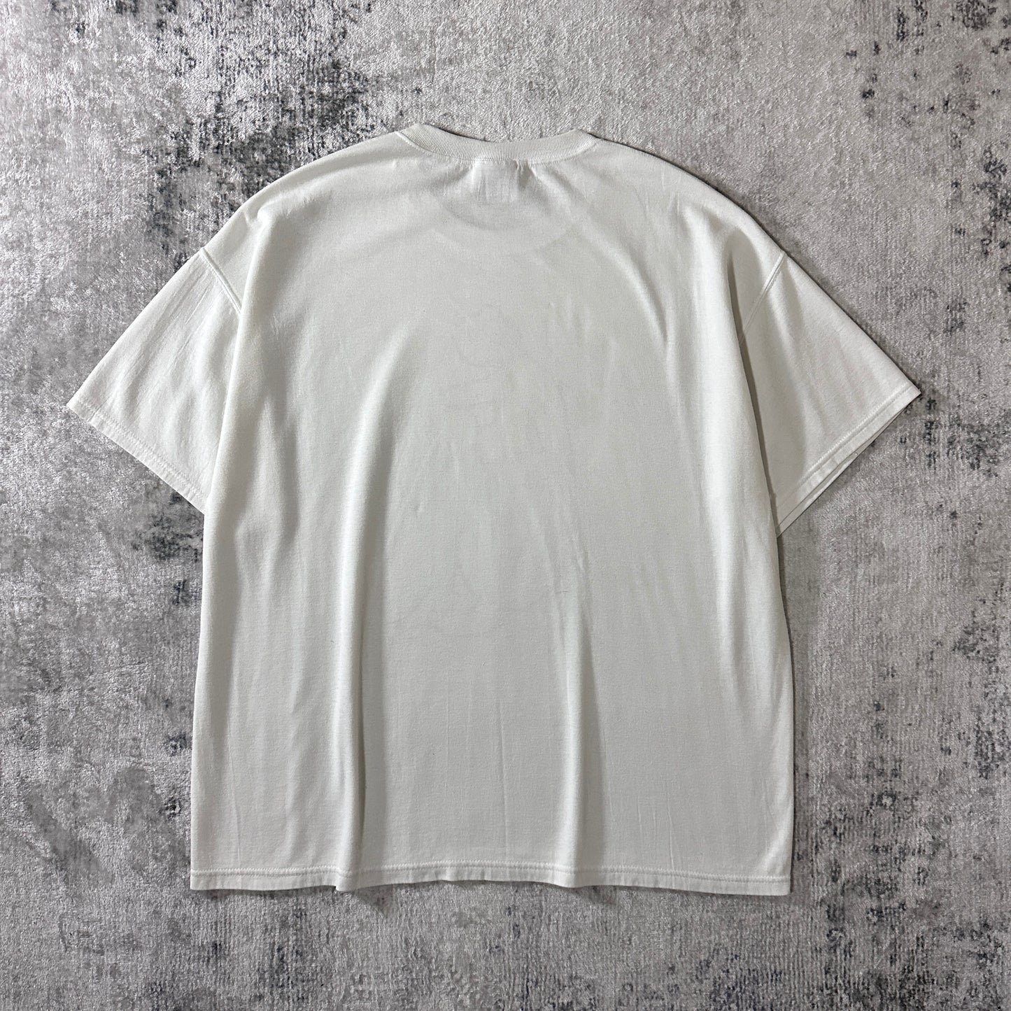 White Line Art Graphic T-Shirt L
