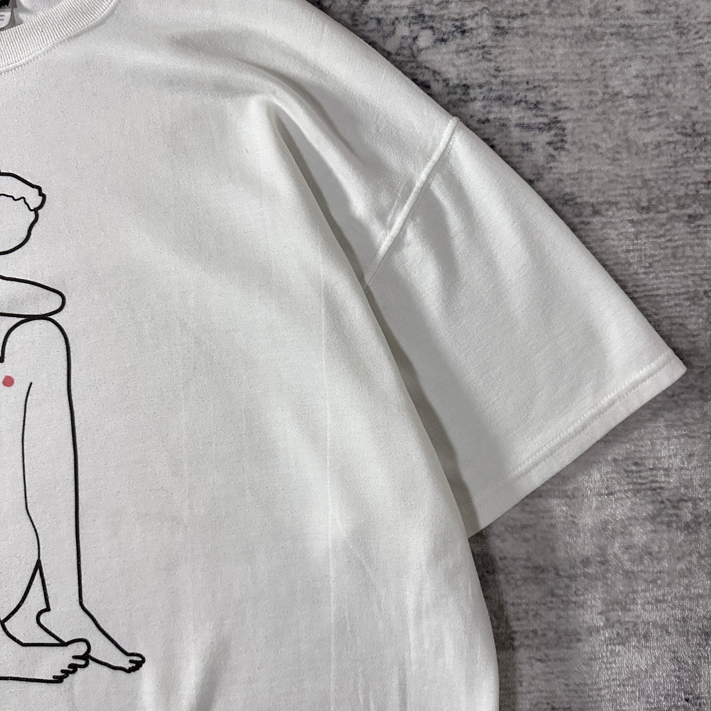 White Line Art Graphic T-Shirt L