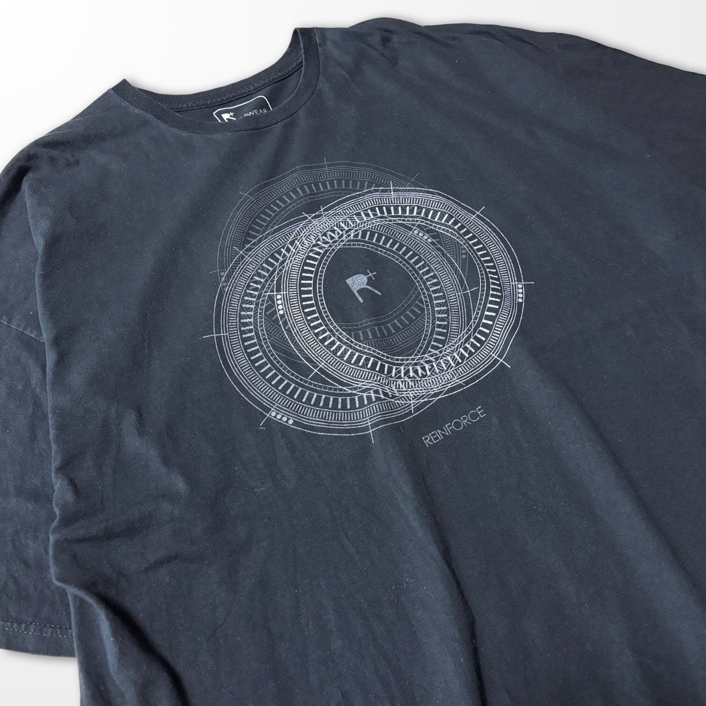 Fade Circular Graphic Black Tee – Minimal & Moody