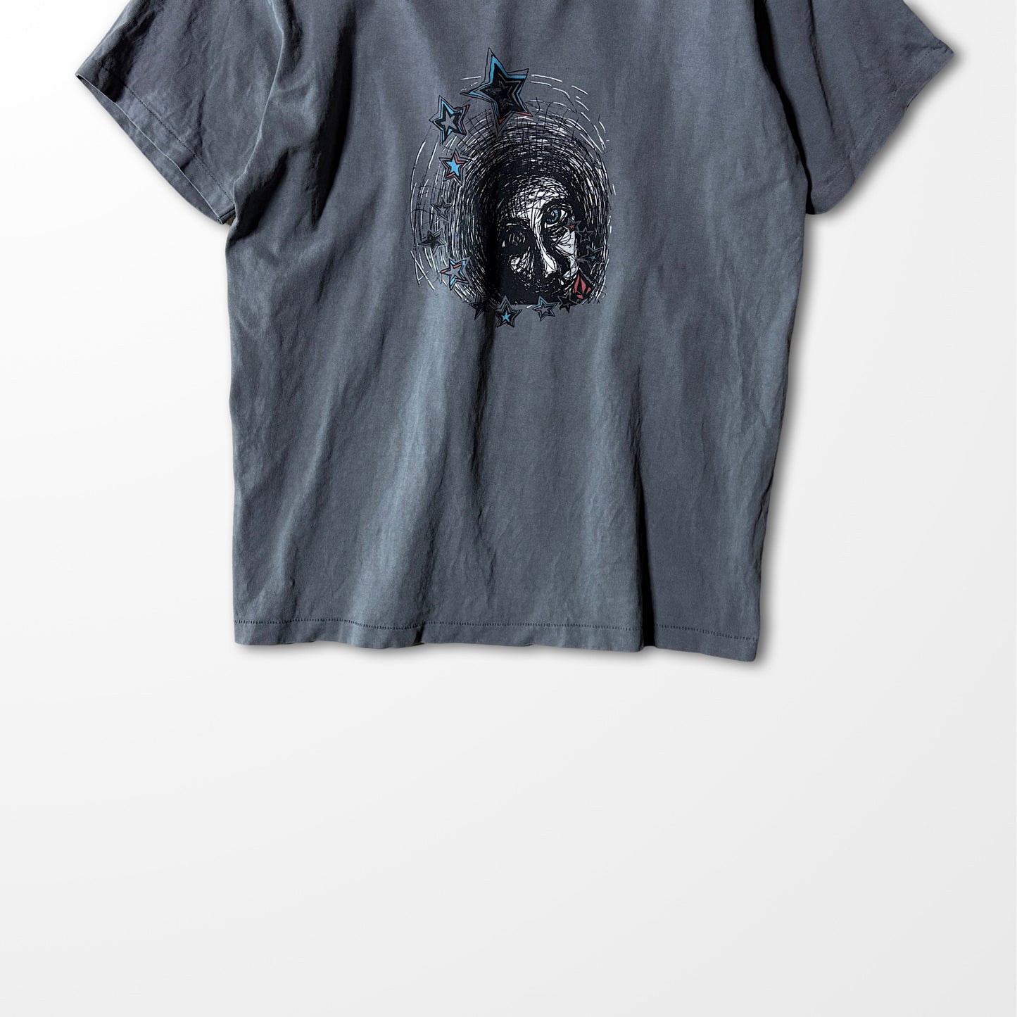 Faded Art Print T-shirt / abstract face & stars / charcoal gray