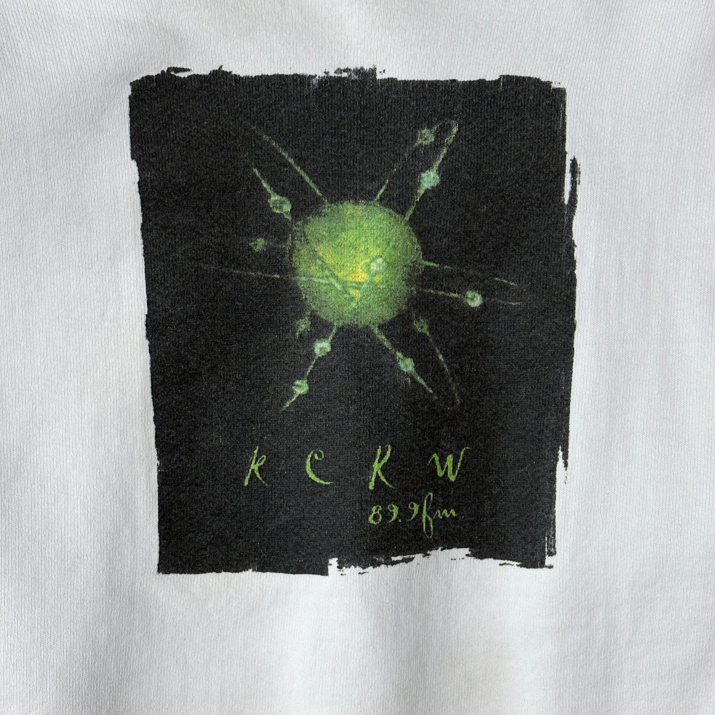 Fruit of the Loom “KCRW 89.9FM” Art Print Sweatshirt – White M
