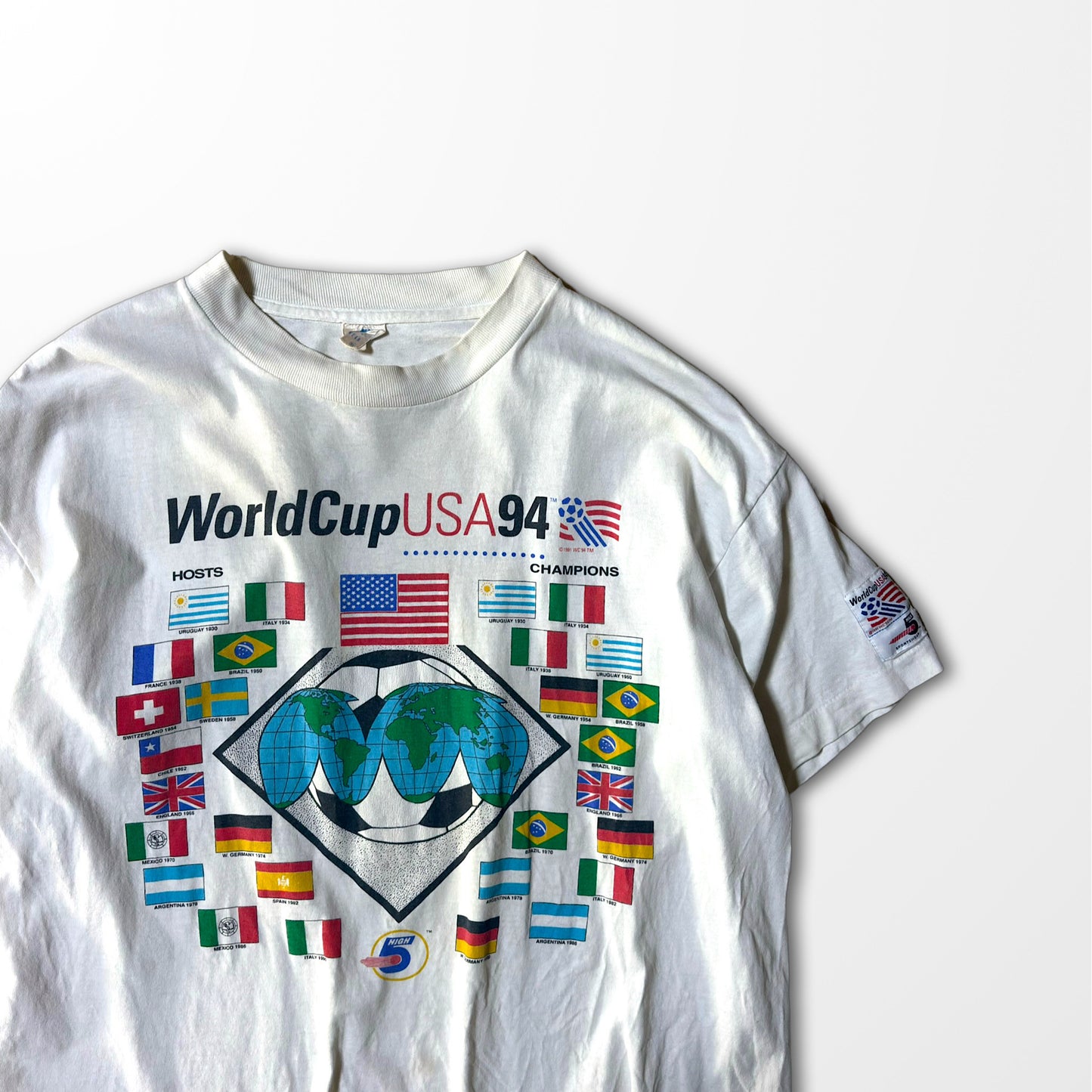 World Cup USA 94 T-shirt / faded white / international flag print