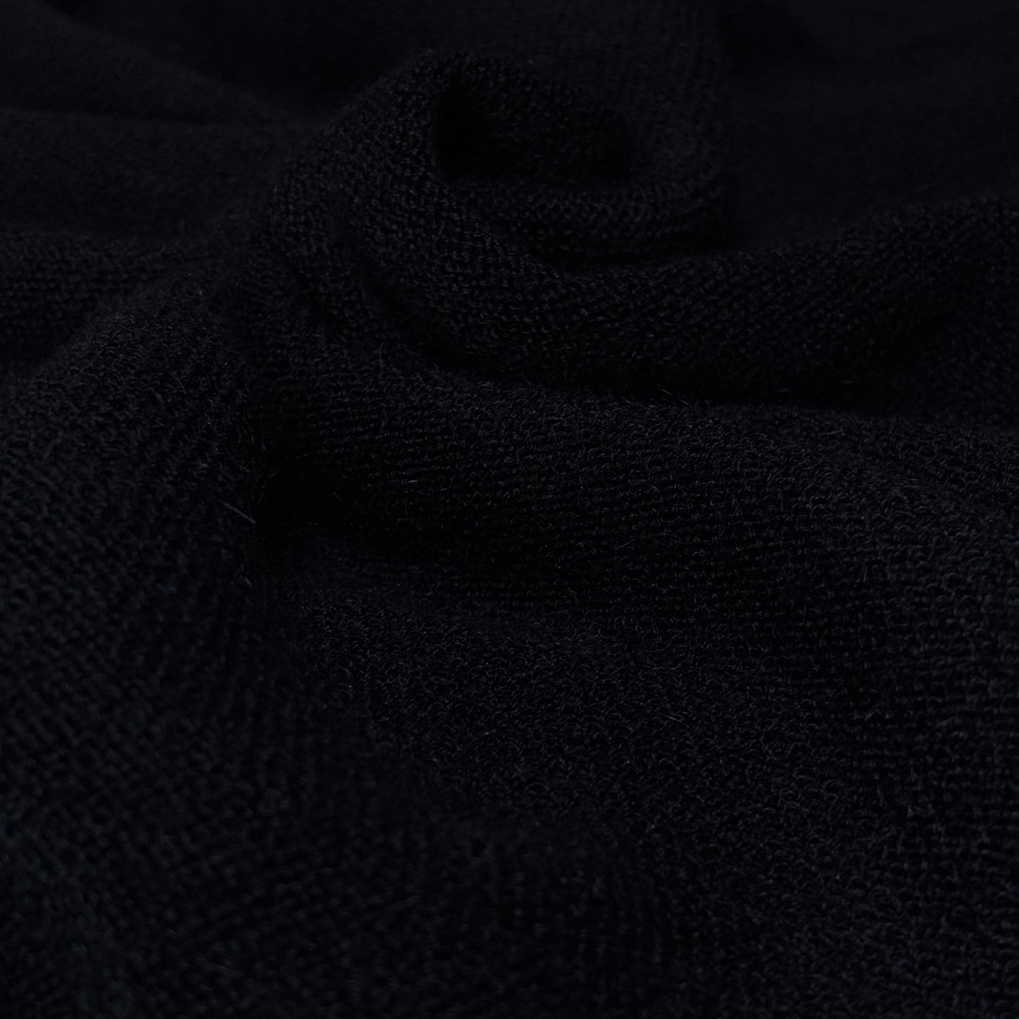 Alpaca 100% Crewneck Knit Sweater – Black, L