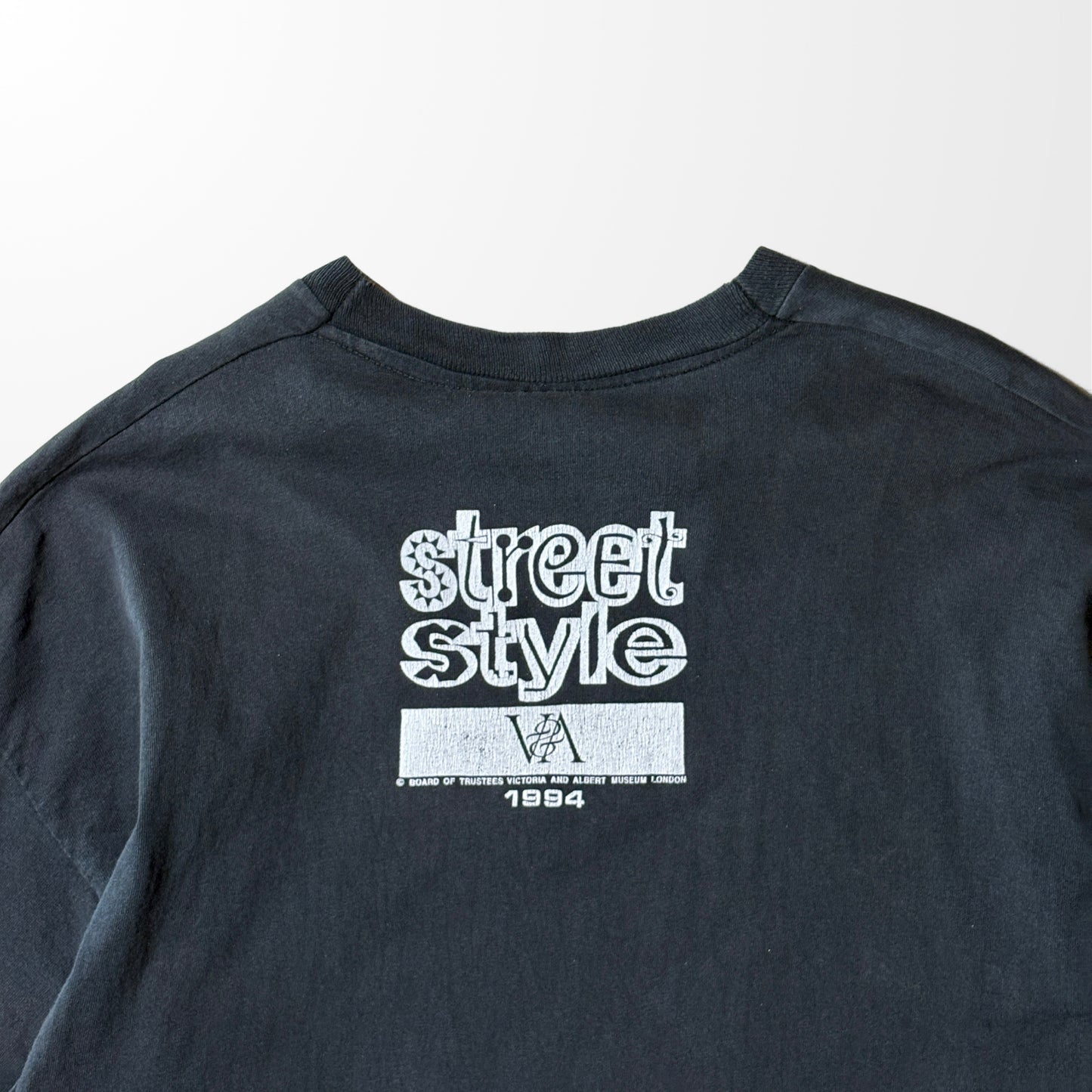 90s Art　Black Graphic T-Shirt – XL　Fruit of the Loom Screen Stars