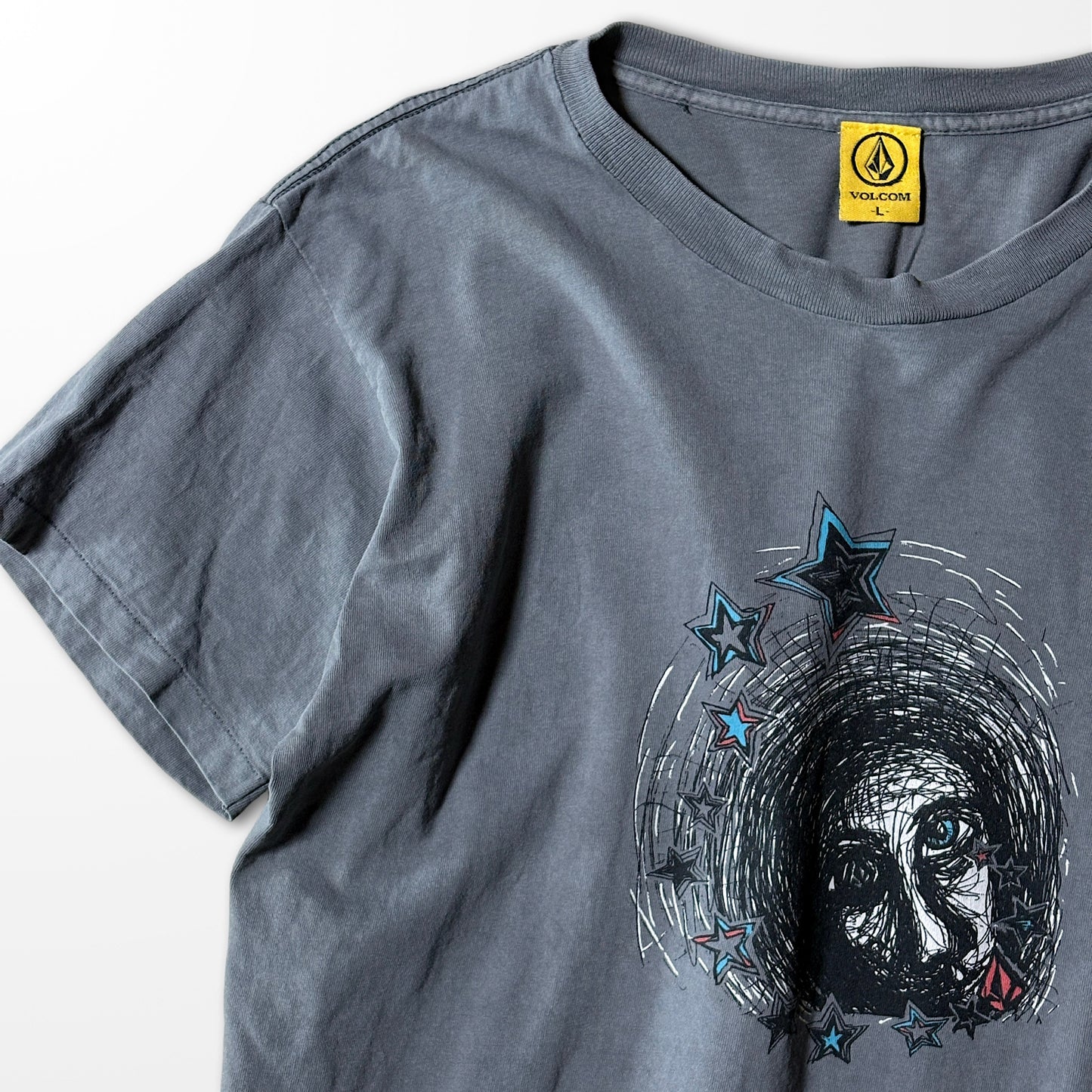 Faded Art Print T-shirt / abstract face & stars / charcoal gray