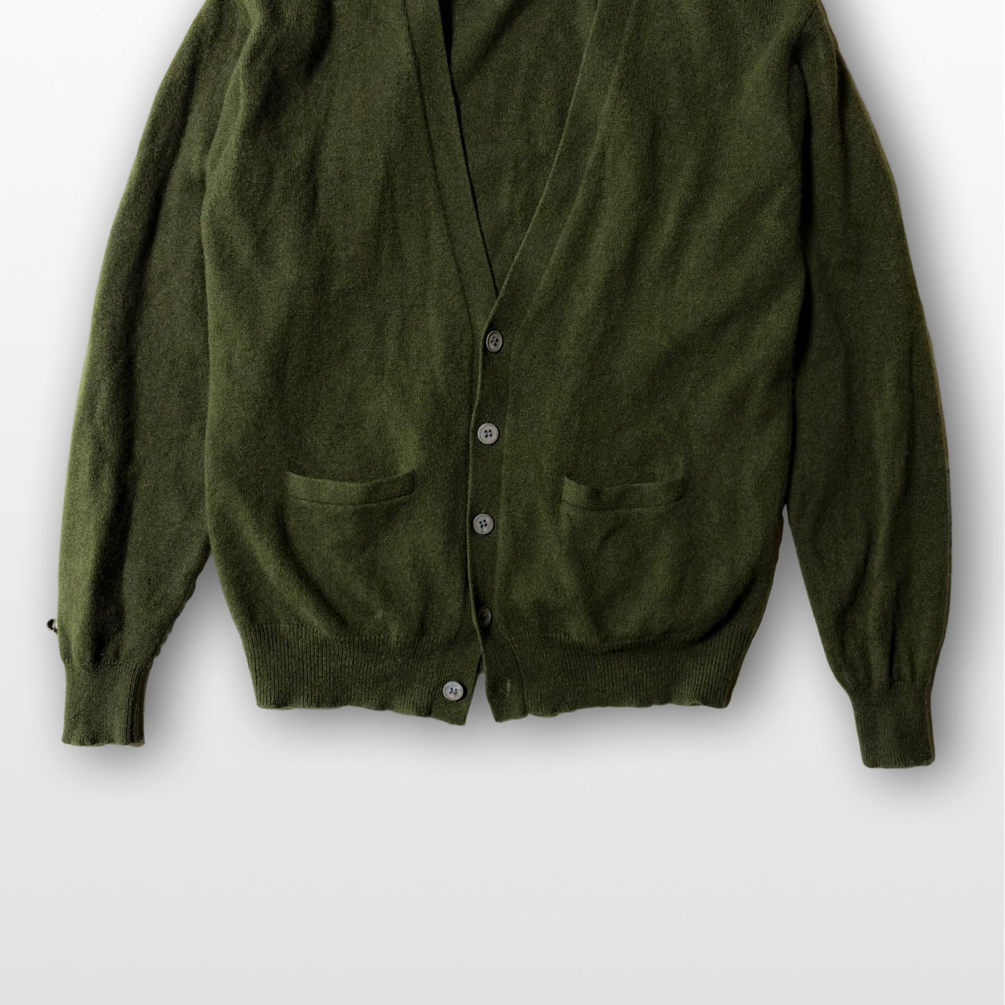 Olive Cashmere Cardigan – Pure Comfort, Refined Simplicity