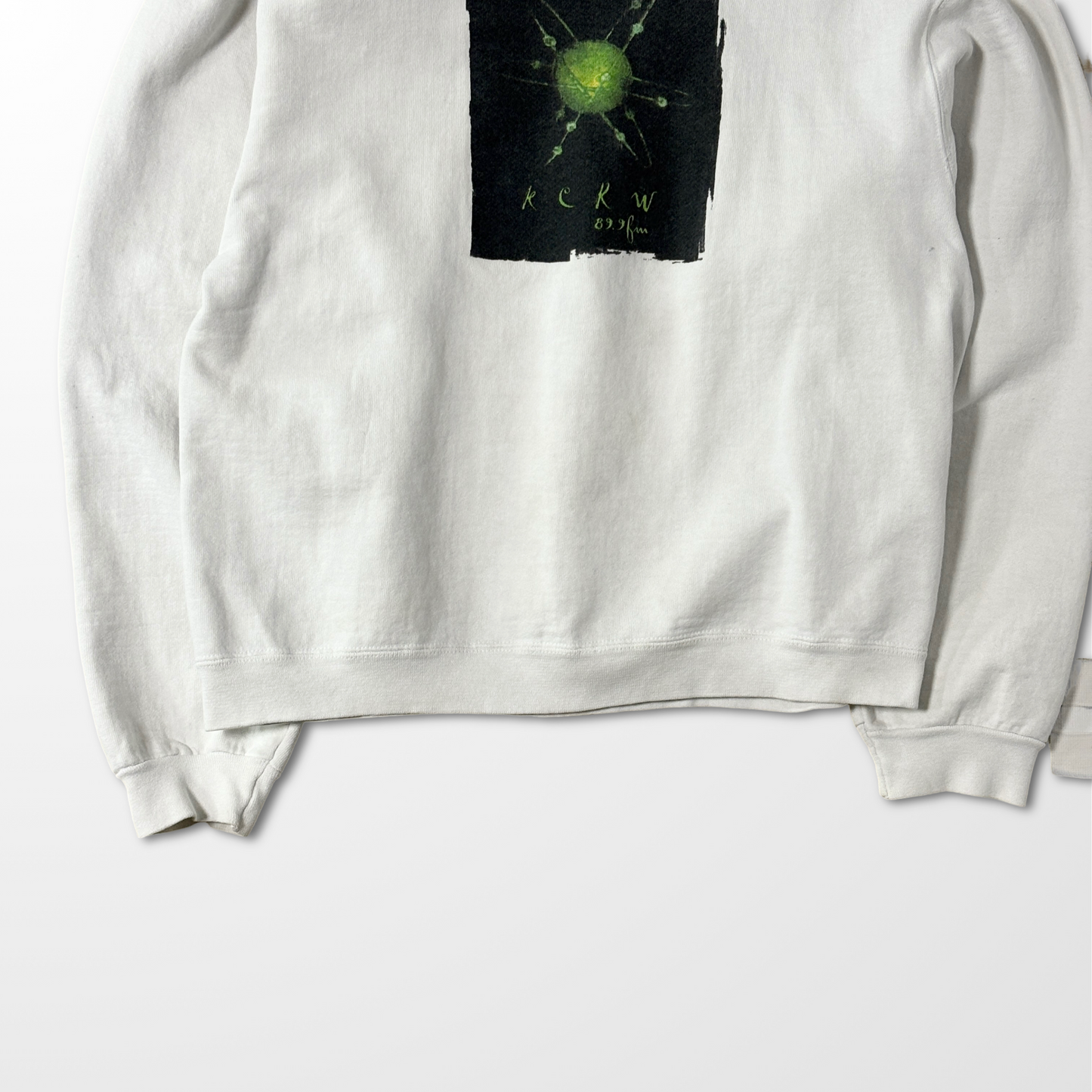 Fruit of the Loom “KCRW 89.9FM” Art Print Sweatshirt – White M
