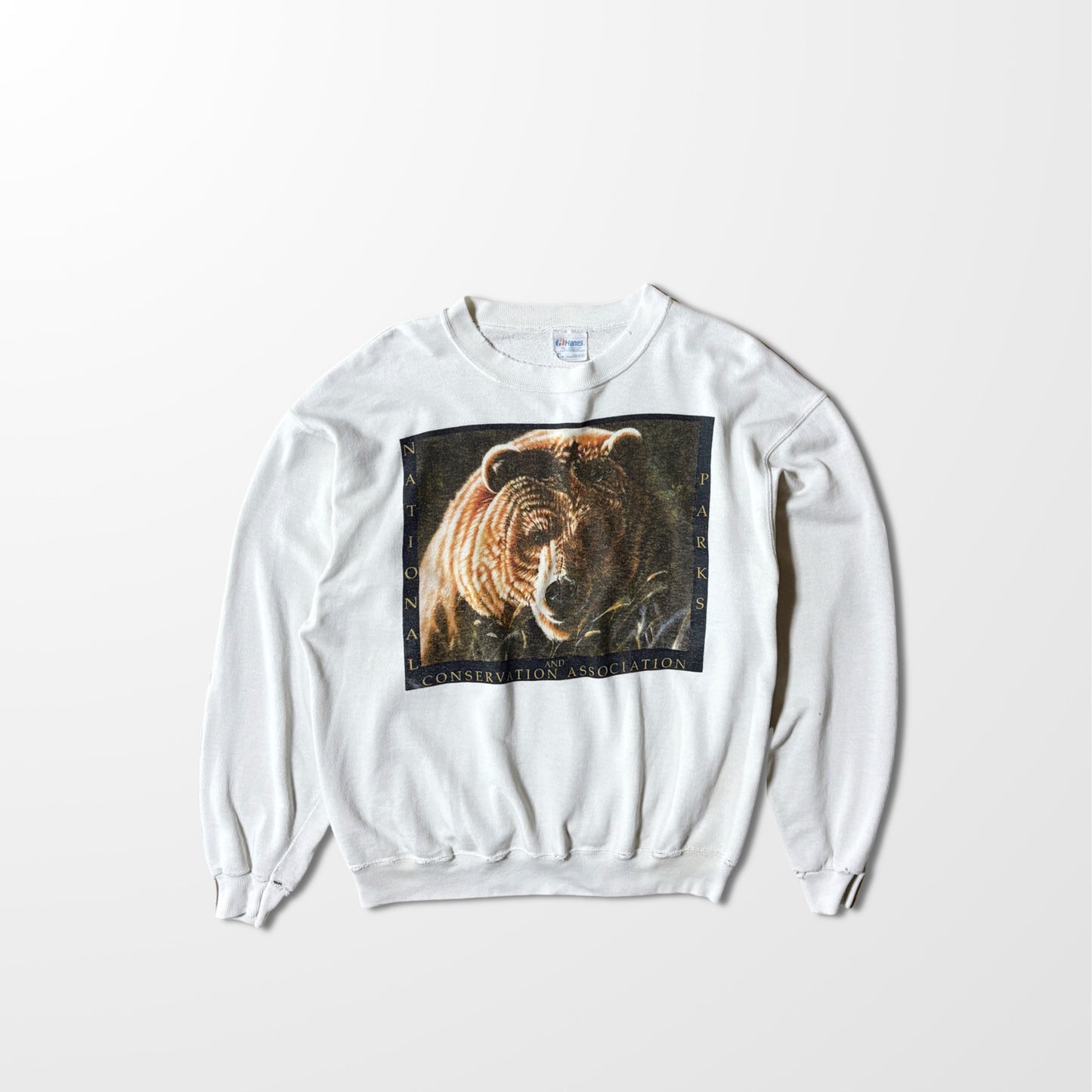 Grizzly Bear Graphic Sweatshirt – National Parks Print White