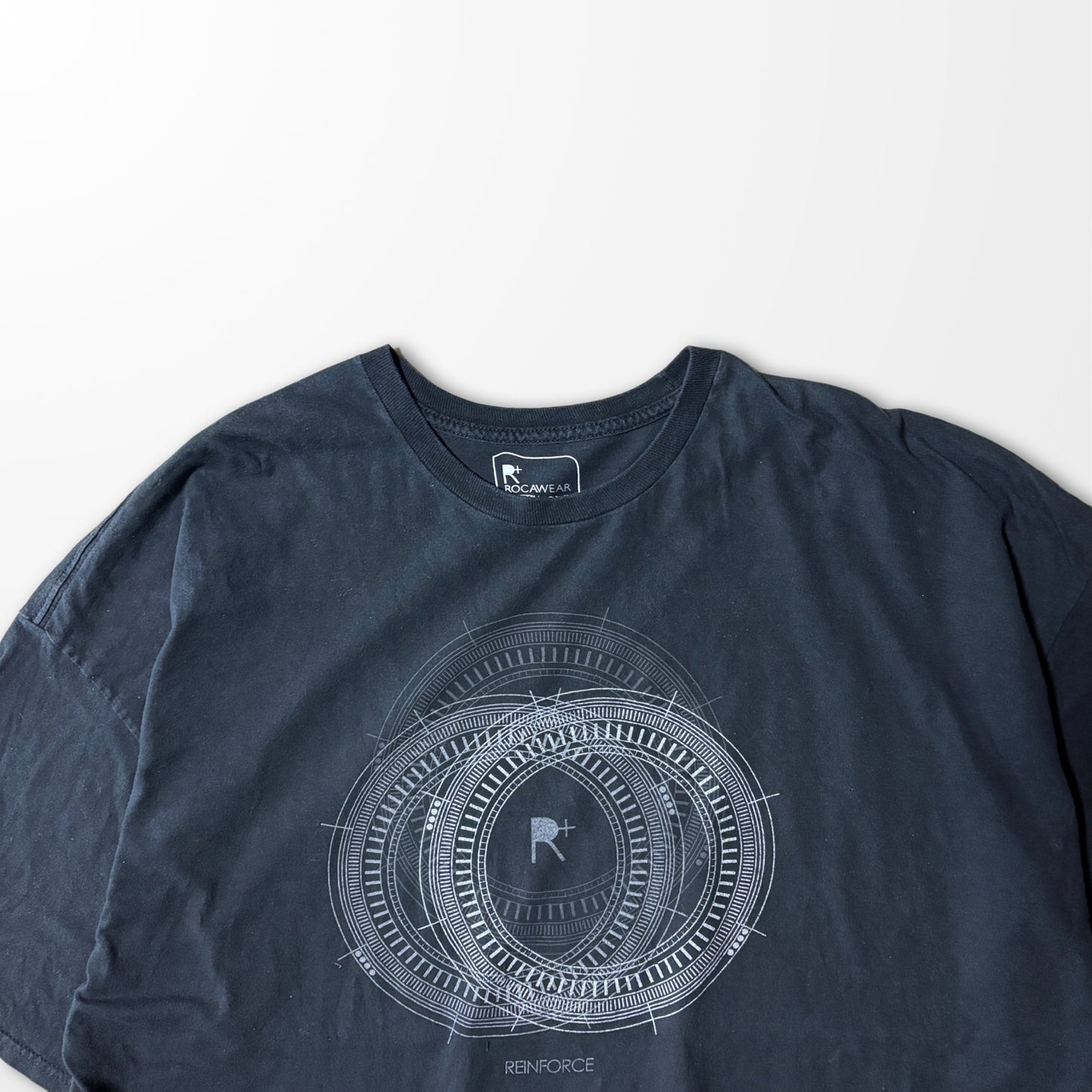 Fade Circular Graphic Black Tee – Minimal & Moody