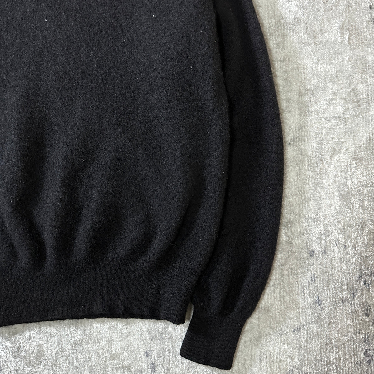 Embassy Row Black V-Neck Raglan Sweater Size L