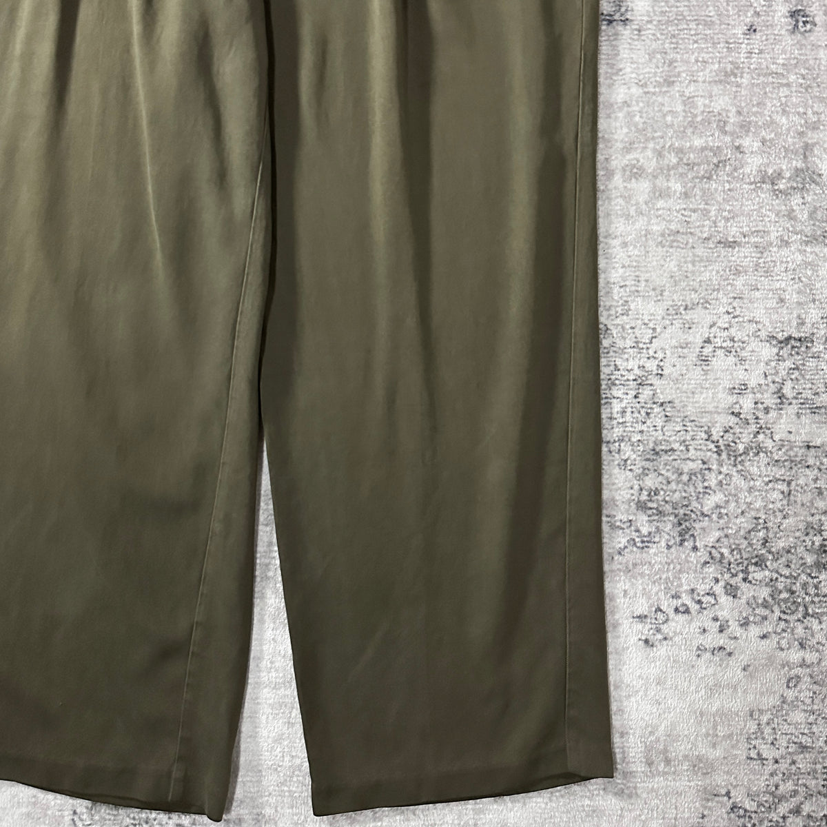 Tommy Bahama Olive 100% Silk Pleated Trousers Size 38x30