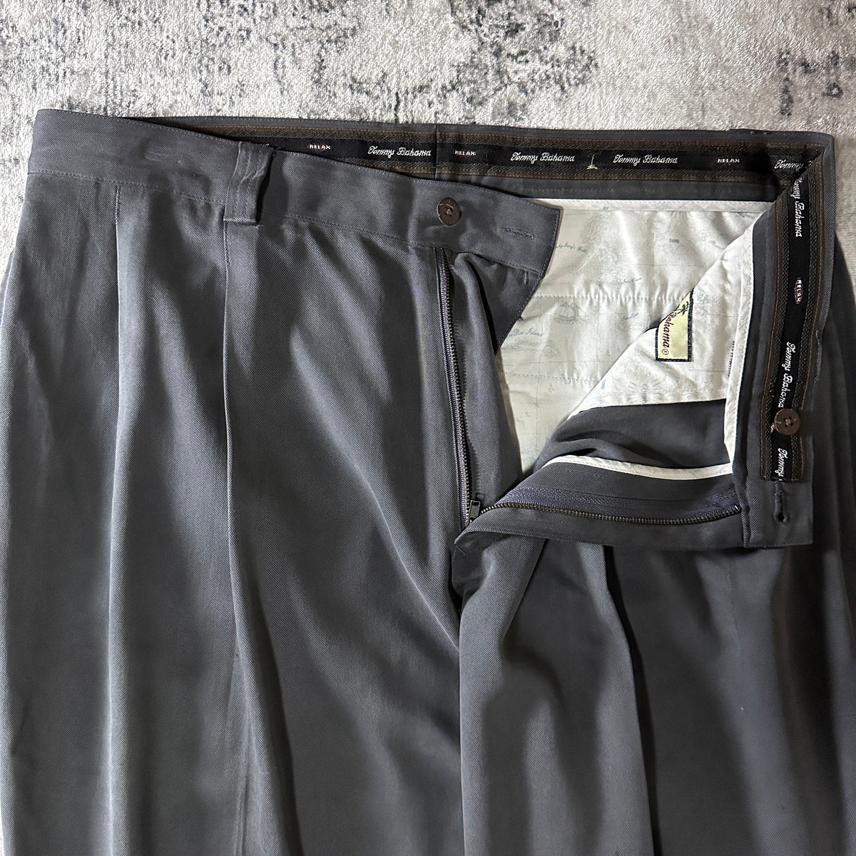 Tommy Bahama Gray 100% Silk Pleated Trousers Size 36