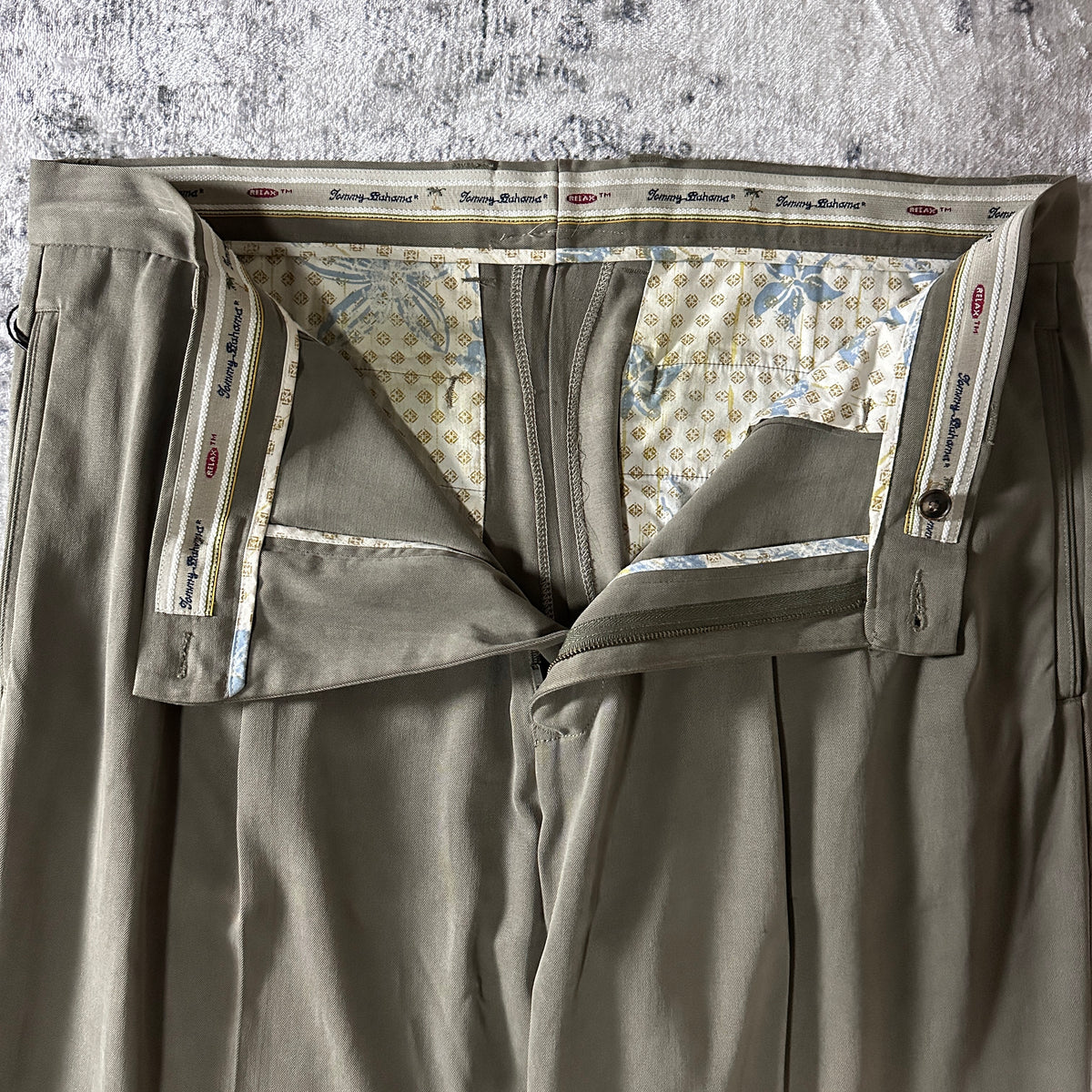 Tommy Bahama Sage 100% Silk Pleated Trousers Size 38x32